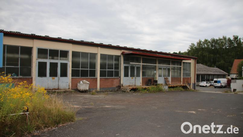 Das Betriebsgelände samt Gebäude der ehemaligen Wäscherei Nicklas in Grafenwöhr soll einen neuen Eigentümer haben. Bild: sne