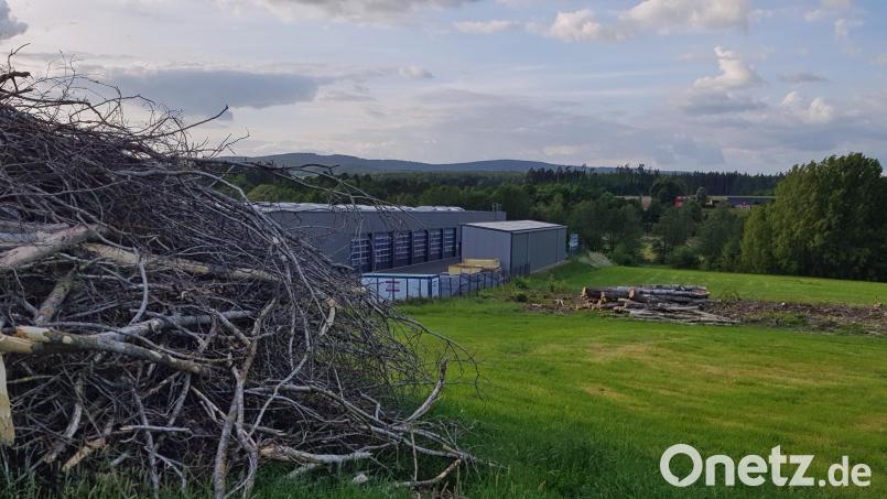 Die Firma Faltenbacher will erweitern. Ein Teil des beplanten Grundstücks befindet sich bereits im neuen Industriegebiet, für dessen Ausweisung aktuell das Verfahren läuft. Bild: Benkhardt