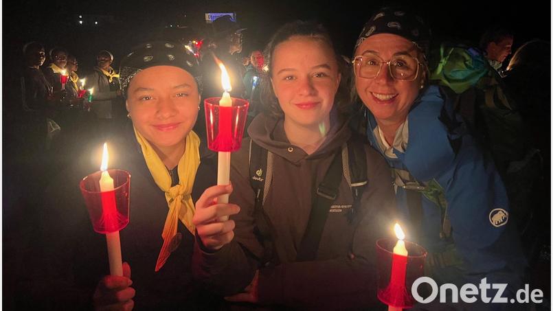 Ein bewegendes Erlebnis: Valeria (von links), Paula und Gastmutter Janine Wenz liefen an Pfingsten die dreitägige Wallfahrt nach Altötting mit. Bild: Janine Wenz