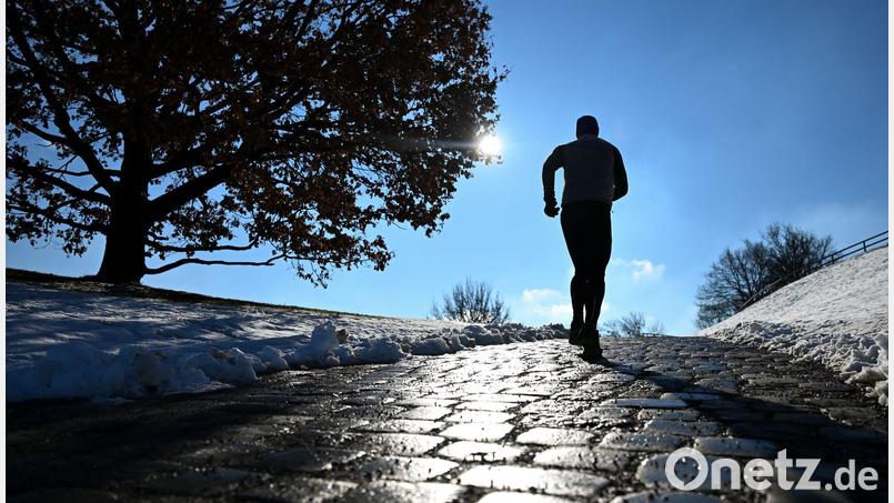 Die Sonne zeigt sich am ehesten an den Alpen. Bild: Sven Hoppe/dpa