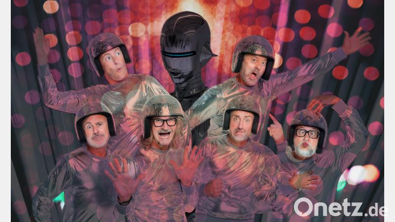 Comedy und A-Cappella-Gesang vereint das Ensemble Six Pack. Bild: Lars Kienle/exb