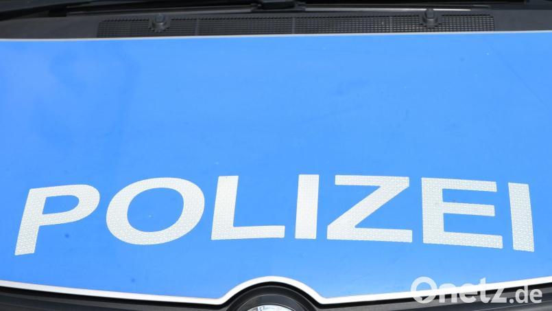 Während eines Wendemanövers kam es in Amberg zu einem Unfall mit hohem Sachschaden. Symbolbild: Malin Wunderlich/dpa