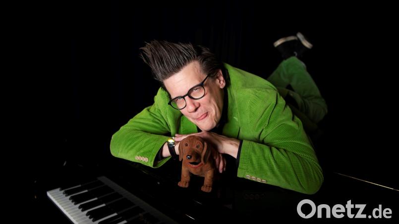 Matthias Walz, bekannt als „Der böse Mann am Klavier“ aus der Sendung „Fastnacht in Franken“, wird am 24. April in der Stadthalle Marktredwitz auftreten. Bild: Valentin Winhart