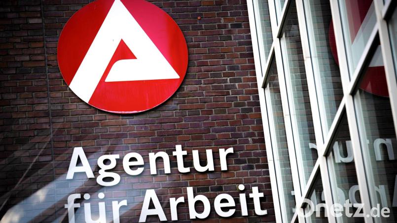 Das Logo der Agentur für Arbeit Symbolbild: Sina Schuldt/dpa