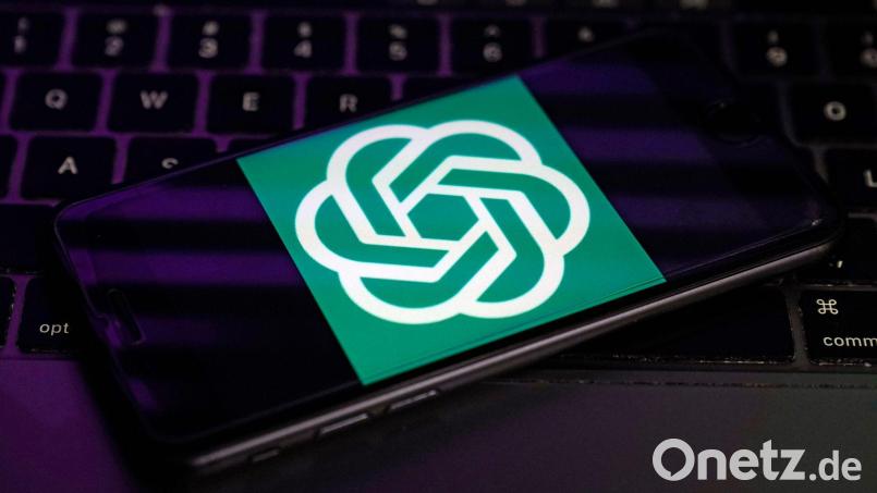 Mit ChatGPT von OpenAI begann der aktuelle Hype rund um Künstliche Intelligenz. (Archivbild) Bild: Richard Drew/AP/dpa