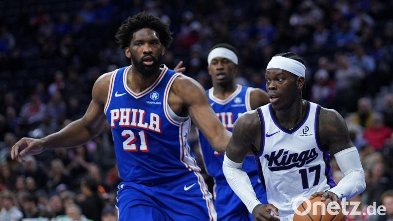 Dennis Schröder (r) und die Sacramento Kings mussten auch gegen die Philadelphia 76ers eine Niederlage hinnehmen. Bild: Matt Slocum/AP/dpa