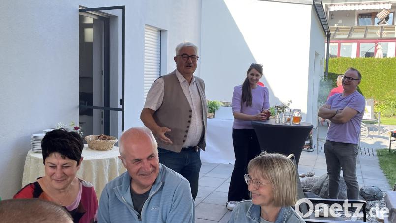 Am Abend feierte Altbürgermeister Rupert Troppmann seinen 70. Geburtstag mit einem zünftigen Gartenfest. Bild: prh