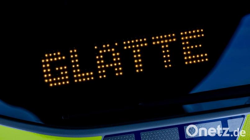 Die Bergung des Fahrzeugs bei Neukirchen-Balbini erfordert den Einsatz einer Spezialfirma. Symbolbild: Rolf Vennenbernd/dpa