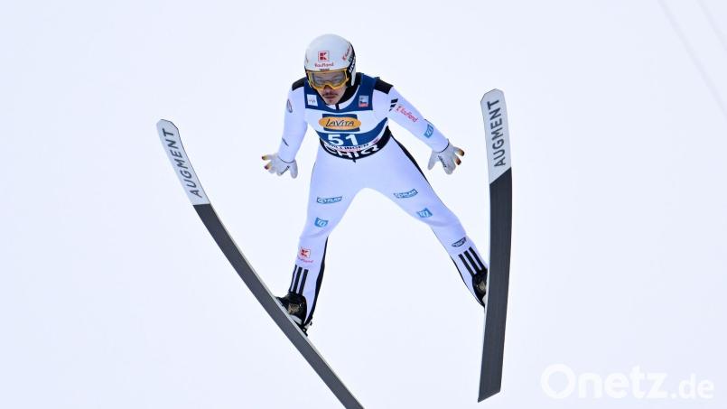 Philipp Raimund war zufrieden mit Platz zwei im Mixed-Team-Event in Willingen. Bild: Swen Pförtner/dpa