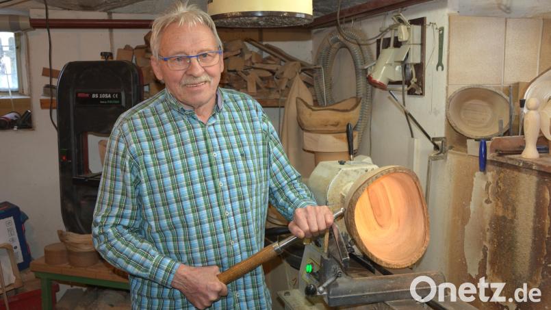 Ludwig Doß ist seit 30 Jahren ein begeisterter Drechsler. Am Sonntag, 1. Februar, feiert er seinen 80. Geburtstag. Bild: jr