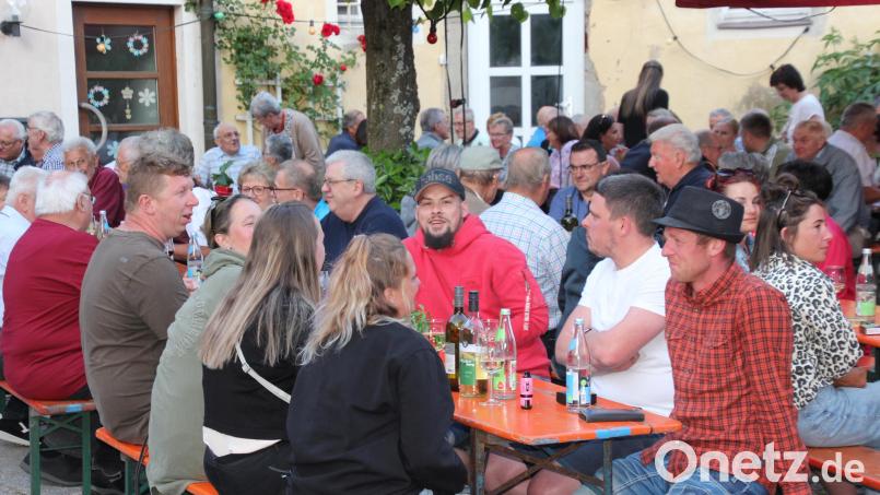 Alle Generationen waren beim Weinfest vertreten. Bild: kro