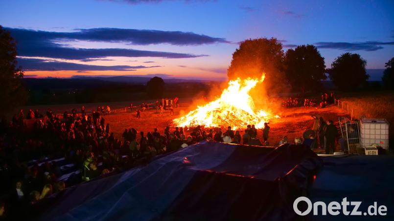 Beim Abbrennen von Johannisfeuern sind einige sicherheitsrelevante Punkte zu beachten. Archivbild: arw