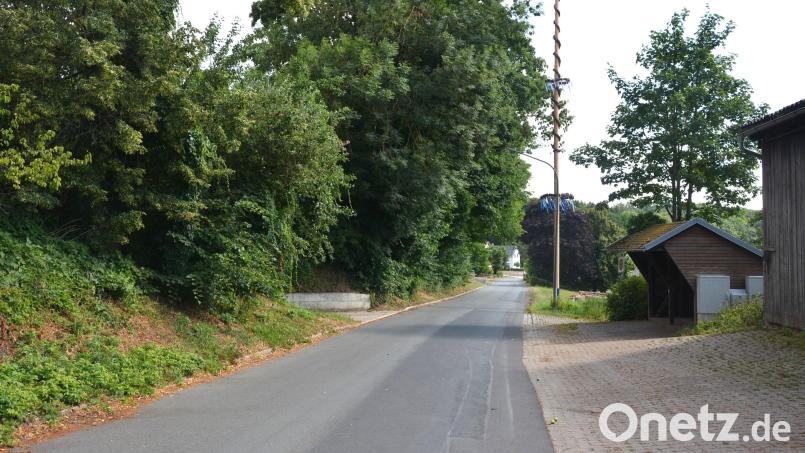 Mehrheitlich stimmte der Stadtrat für Tempo 30 für die Ortsdurchfahrt von Kleinbüchlberg und unterstützte damit den Wunsch der Dorfgemeinschaft, obwohl dies die Polizei in einer Stellungnahme abgelehnt hatte. Gleichzeitig kündigte die Stadt vermehrt Kontrollen auf Einhaltung an. Bild: jr