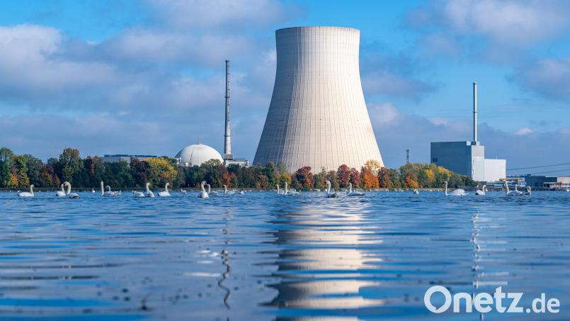 Tschechien plant derzeit ein neues Atomkraftwerk in Tušimice, etwa 120 Kilometer von Weiden entfernt. Es soll anstelle eines gut 50 Jahre alten Braunkohlekraftwerks entstehen. (Das Symbolbild zeigt das stillgelegte deutsche AKW Isar 2.) Symbolbild: Armin Weigel/dpa