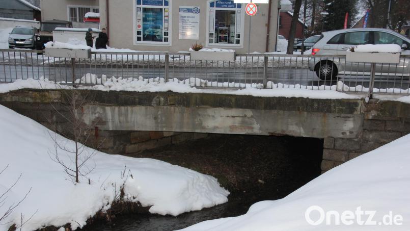 Höchste Priorität: Die Brücke am Primanusplatz muss laut Gutachten abgerissen und neu gebaut werden. Bild: kro