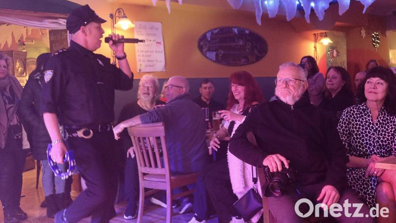 Reverend Steve Long de Dude sucht den Kontakt zum Publikum. Bild: Helmut Kunz