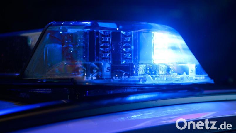 Ein 31-jähriger Mann aus dem Landkreis Regensburg wurde in Schwandorf unter Alkohol- und Drogeneinfluss, ohne Führerschein und Versicherung erwischt. Symbolbild: Julian Stratenschulte/dpa
