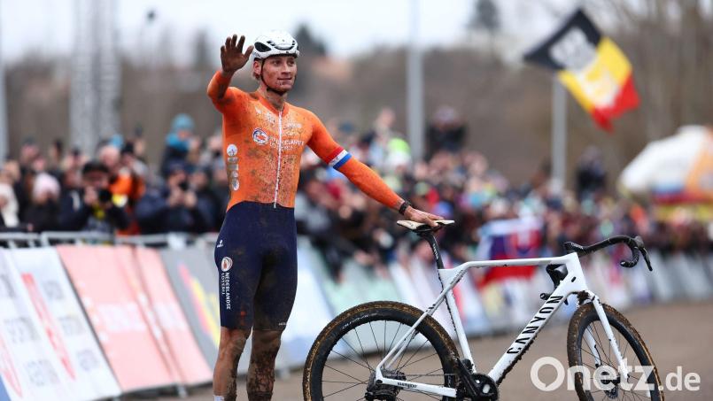 Mathieu van der Poel ist alleiniger Rekordweltmeister. (Archivbild) Bild: David Pintens/belga/dpa