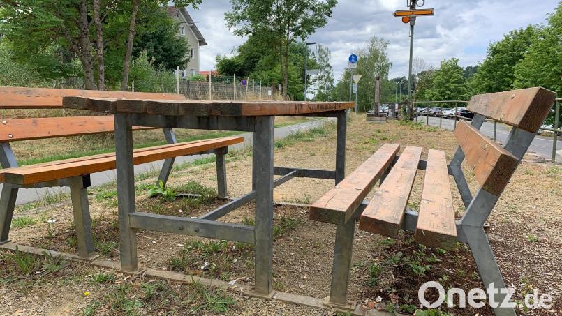 Die Stadt Neustadt/WN möchte die einstige Haltestelle am Fuße des Felixberges verschönern und neu gestalten. Für das Vorhaben bewilligt das Forum Neustadt Plus Geld aus dem Leader-Topf. Archivbild: Gabi Schönberger