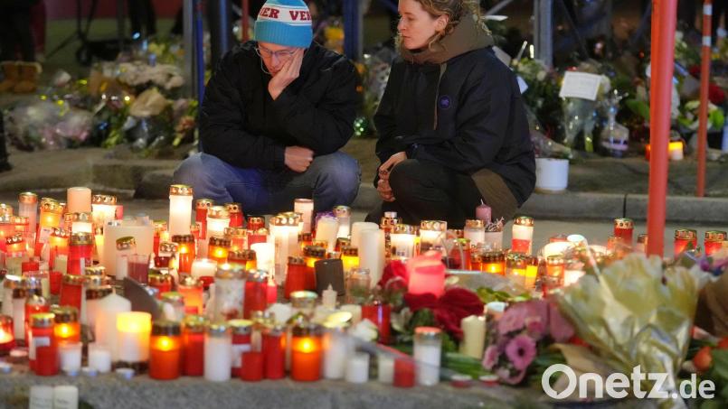 Einen Monat nach dem Inferno in Crans-Montana ist ein 18-Jähriger im Krankenhaus gestorben Bild: Antonio Calanni/AP/dpa