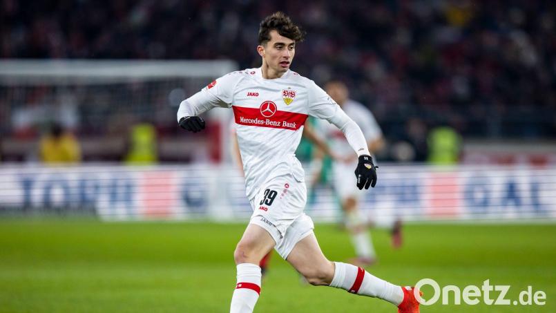 Stürmer Thomas Kastanaras wechselt aus Stuttgart nach Augsburg. (Archivbild) Bild: Tom Weller/dpa