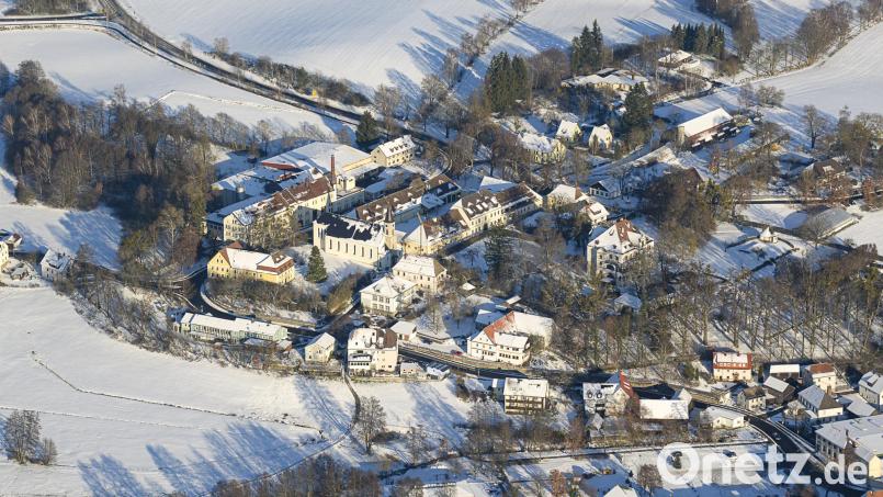 Novum in der Ortsgeschichte: In Friedenfels gibt es bei der Kommunalwahl am 8. März zum ersten Mal fünf Listen. Luftbild: mür