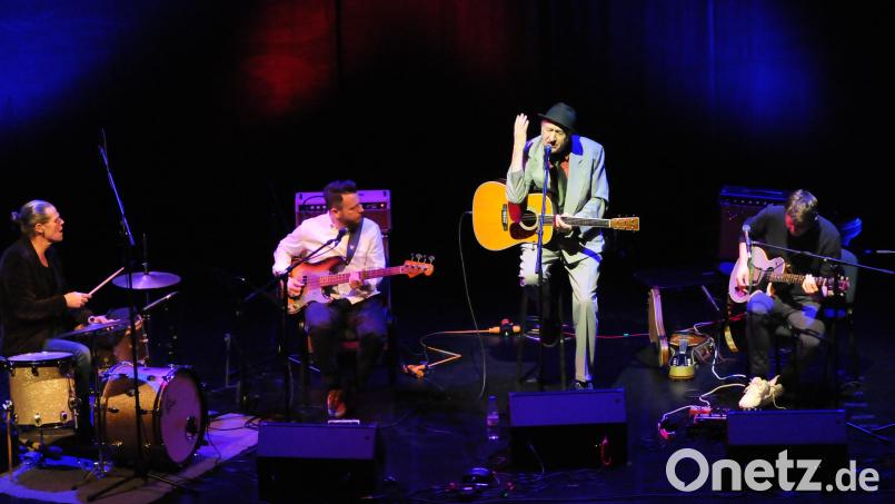 Georg Ringsgwandl bei seinem Auftritt im Amberger Stadttheater im Jahr 2023. Am 7. März gastiert er hier erneut. Bild: Stephan Huber