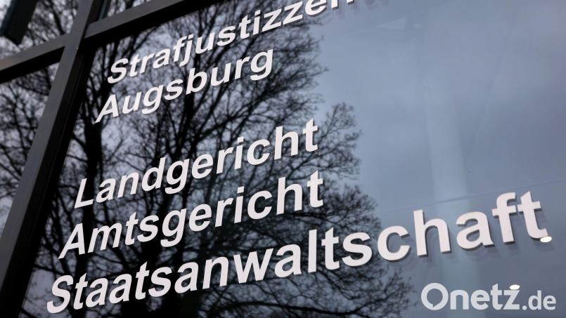 Vor dem Augsburger Landgericht muss sich ein 29-Jähriger wegen Mordes an einer dreifachen Mutter verantworten. (Illustration) Bild: Karl-Josef Hildenbrand/dpa