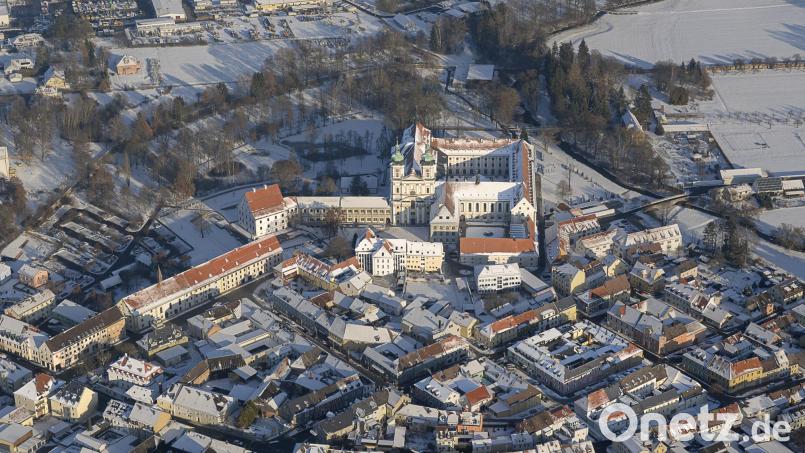 Zur Kommunalwahl Anfang März präsentiert sich in Waldsassen ein breites Angebot. Die drei im Stadtrat vertretenen Parteien treten mit eigenen Bewerbern für den Bürgermeisterposten an. Luftbild: mür