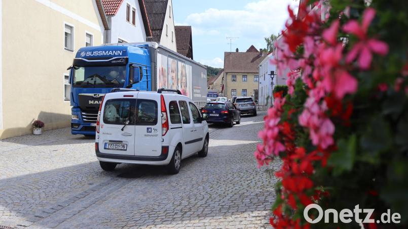 Die Sanierung der Straße im Ortskern ist eines der großen Zukunftsthemen in Königstein. Archivbild: mfh