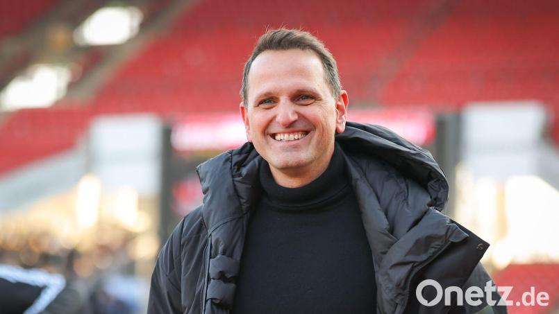 Joti Chatzialexiou freut sich auf einen neuen Verteidiger in Nürnberg. (Archivbild) Bild: Daniel Karmann/dpa