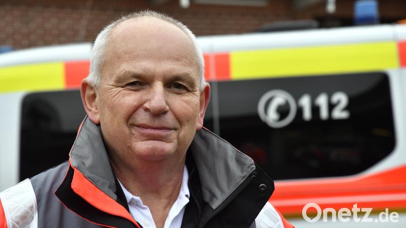 Erwin Gräml, der vor seinem Ruhestand Rettungsdienstleiter im BRK-Kreisverband Amberg-Sulzbach war, wurde ob seiner vielen Verdienste um das Rote Kreuz mit dem Bundesverdienstkreuz am Bande ausgezeichnet. Archivbild: Petra Hartl