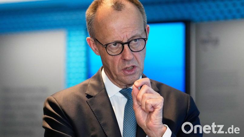 Vor dem Termin in Eschborn besuchte Merz das Unternehmen Niedax Infrastructure in Neustadt (Wied). Bild: Martin Meissner/POOL AP/dpa