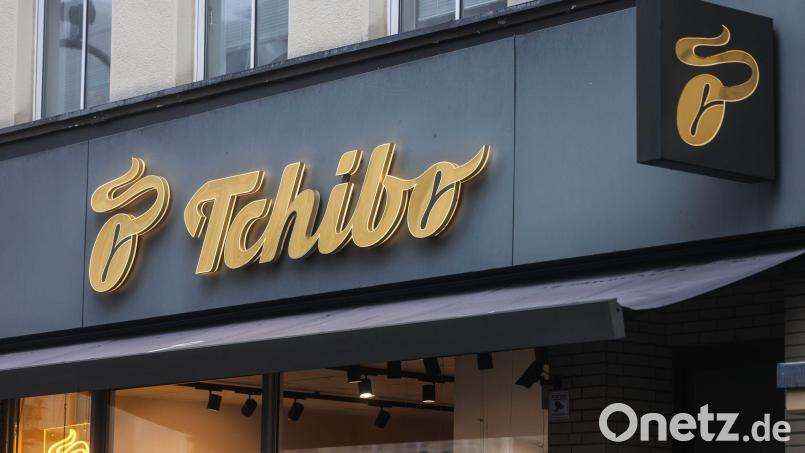 Tchibo verkauft Kaffee unter anderem in seinen Filialen. (Symbolbild) Bild: Oliver Berg/dpa