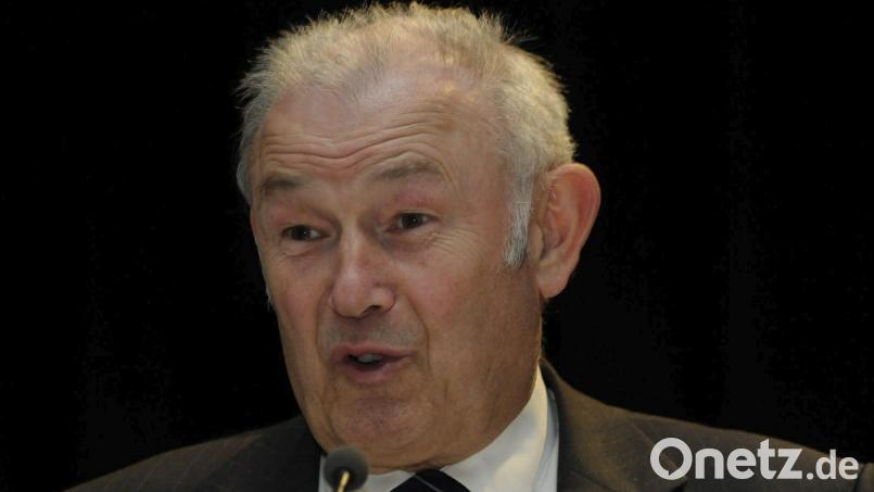 Günther Beckstein wird den Abschlussbericht der Beratungen am Runden Tisch am 29. Juli dem Ministerrat vorstellen Archivbild: Petra Hartl