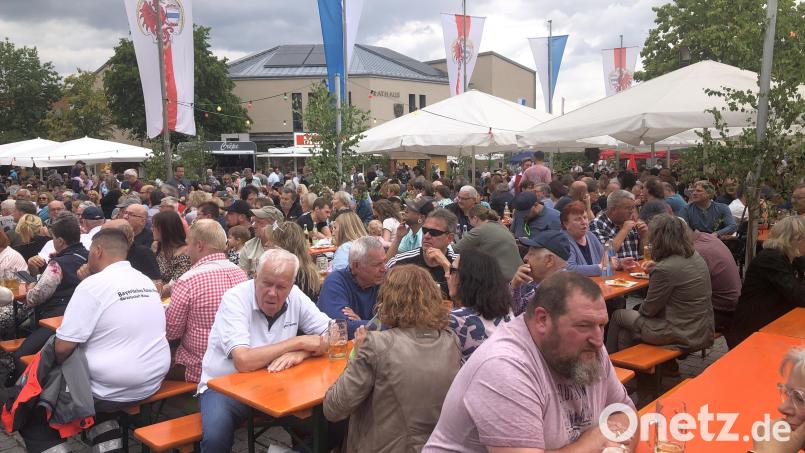 Das 21. Bürgerfest in Wiesau ist dank vieler Besucher ein voller Erfolg. Bild: wro