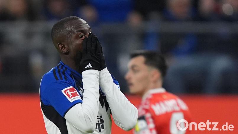 Jean-Luc Dompé vom Hamburger SV bleibt nach seiner Alkoholfahrt weiter vom Spielbetrieb suspendiert. (Archivbild) Bild: Marcus Brandt/dpa