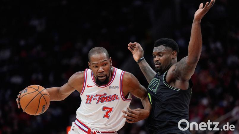 Kevin Durant (l.) fällt vorerst aus. Bild: Ashley Landis/AP/dpa