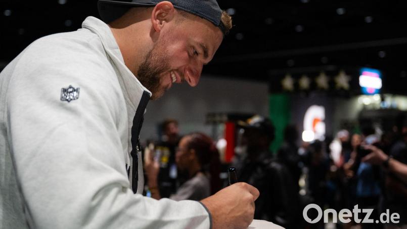 Der Deutsche Lorenz Metz steht unverhofft im Super Bowl. Bild: Maximilian Haupt/dpa