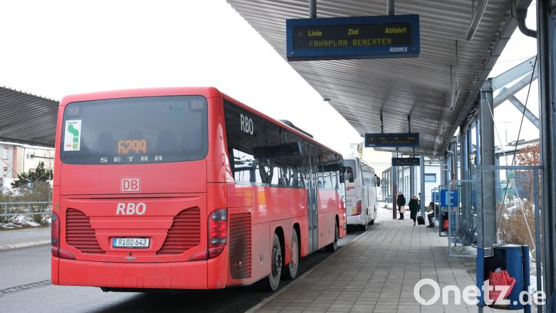 Ab kommendem Jahr wird der Öffentliche Personennahverkehr des Landkreises in den Verkehrsverbund Regensburg (RVV) integriert. Ab dann gelten einheitliche Tarife. Bild: Hirsch