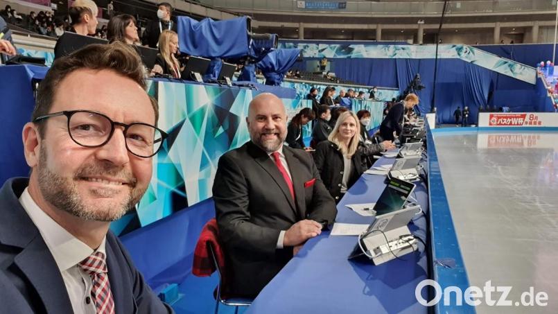 Christian Baumann (links) am Tisch der Jury: Der gebürtige Amberger ist ein international anerkannter Eiskunstlauf-Preisrichter und nimmt in dieser Eigenschaft an den Olympischen Spielen in Mailand teil. Bild: C. Baumann