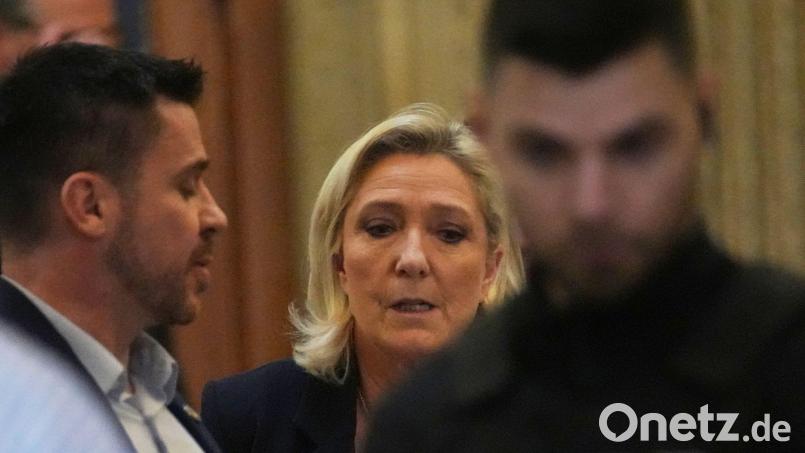 Auch in Berufung fordert die Anklage, Le Pen zeitweise das passive Wahlrecht zu entziehen. (Archivbild) Bild: Christophe Ena/AP/dpa