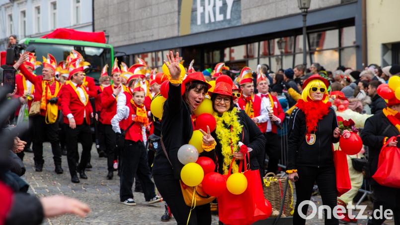 Der Rawetzer Narrenzug zieht wieder durch Marktredwitz. Bild: Pauline Manzke, Stadt Marktredwitz