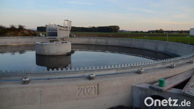 Im Zuge der Generalsanierung ist auch das Nachklärbecken der Speichersdorfer Kläranlage erneuert worden. Für das Großprojekt liegen mittlerweile die Schlussrechnungen vor. Der Gemeinderat hat deshalb die endgültige Höhe der Verbesserungsbeiträge festgelegt und entsprechend die Herstellungsbeiträge für den Kanal angepasst. Archivbild: ak