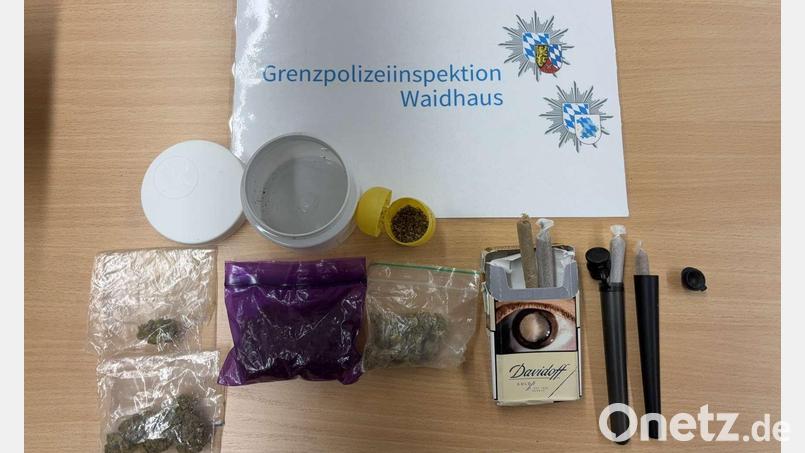 Die Grenzpolizei Waidhaus fand bei Kontrollen auf der A6 Marihuana und Cannabis-Gummibärchen. Bild: GPI Waidhaus