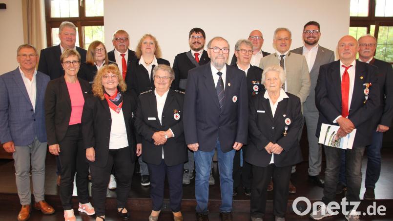 Langjährige Aktive der BRK-Bereitschaften wurden mit staatlichen Ehrungen ausgezeichnet. Bild: kro