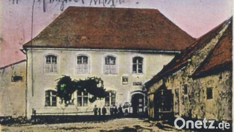 Ein Detail aus einer Postkarte von 1916: Das alte Hofmarkschloss hieß bei den Ursensollner „Bräuhaus“. Das schöne Wirtshaus im Inneren war ein wunderbarer Treffpunkt. Bild: schß