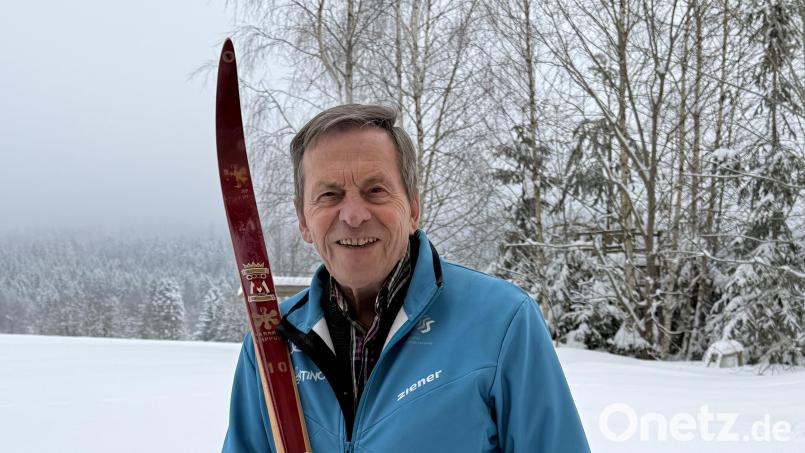 Edgar Eckert mit seinem "Sapporo"-Ski, mit dem er bei Olympia 1972 am Start war. Das Pendant existiert nicht mehr. Bild: gis