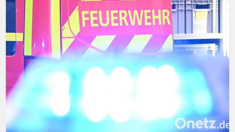 Ein Kleintransporter ist mitten in der fränkischen Provinz in Flammen aufgegangen. (Symbolbild) Bild: Bernd Weißbrod/dpa