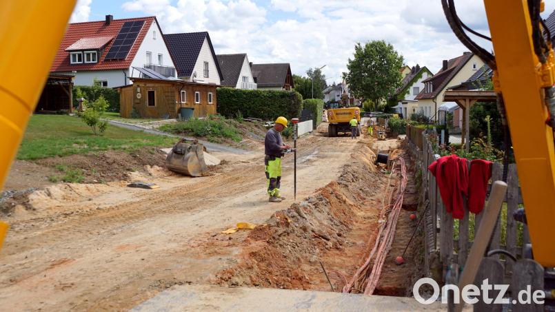 Die Arbeiten in der Sudentenlandstraße sind in vollem Gange. Die Gesamtmaßnahme soll bis Ende November angeschlossen sein. Bild: bkr